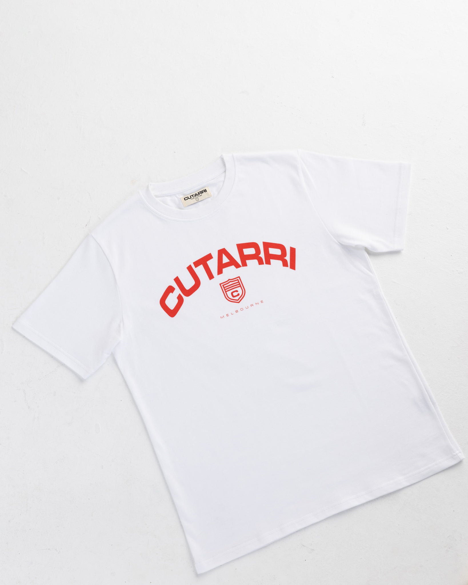White t-shirt with red 'CUTARRI' logo on a light gray background