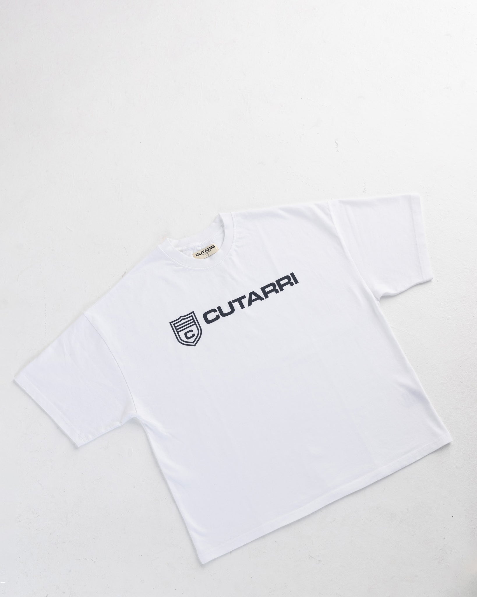 White t-shirt with 'CUTARRI' logo on a light gray background
